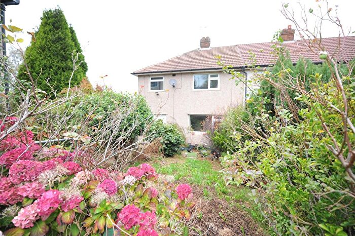 3 Bedroom Town House For Sale In Farm Hill Road, Thorpe Edge, Bradford., BD10