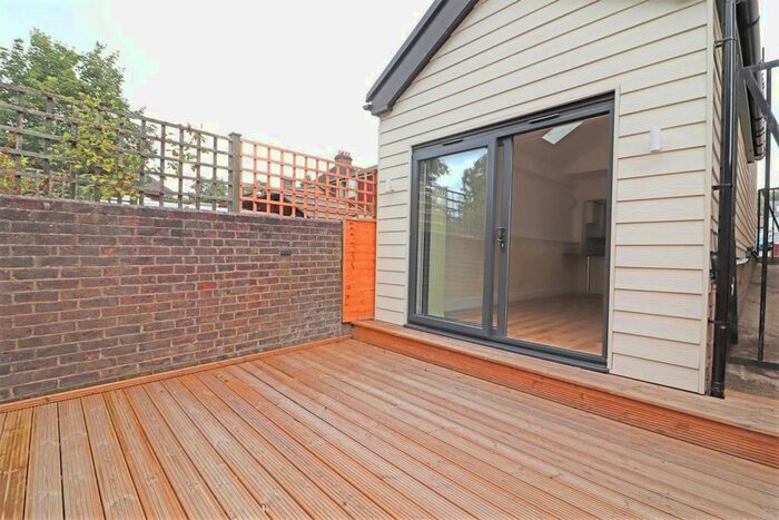 1 Bedroom Detached House To Rent In Wilton Road, Redhill, RH1