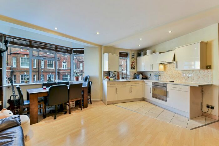 1 Bedroom Flat To Rent In Barons Court Road, London, W14