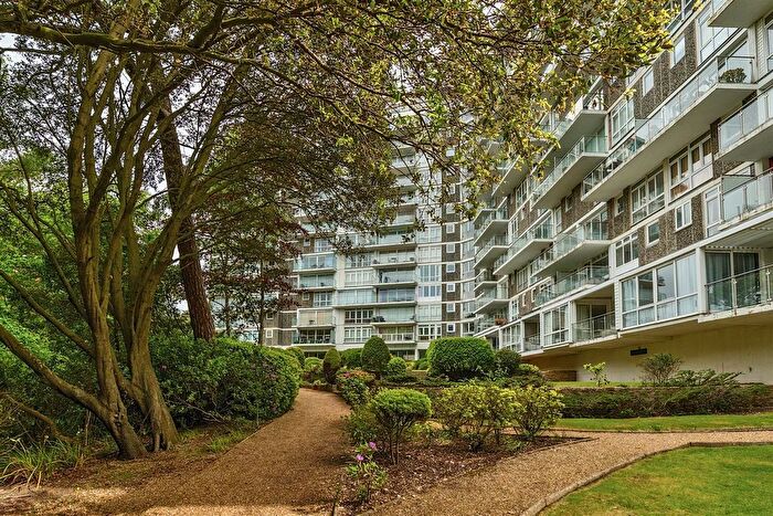 2 Bedroom Flat For Sale In West Cliff Road, Bournemouth, BH2