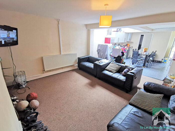 6 Bedroom Terraced House To Rent In Teignmouth Road, Birmingham, B29