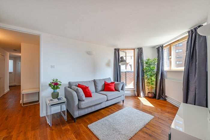 3 Bedroom Flat To Rent In Berenger Walk, World's End Estate, London, SW10