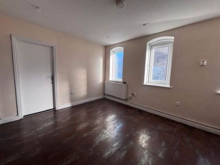 2 Bedroom Apartment To Rent In Commercial Road, Town Centre, SN1