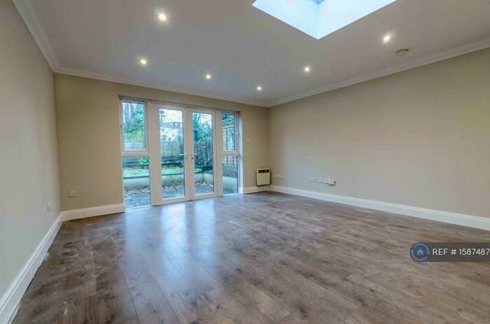 2 Bedroom Flat To Rent In Copleston Road, London, SE15