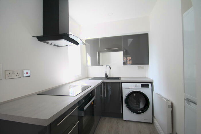 Flat To Rent In St. Christopher Gardens, CR7