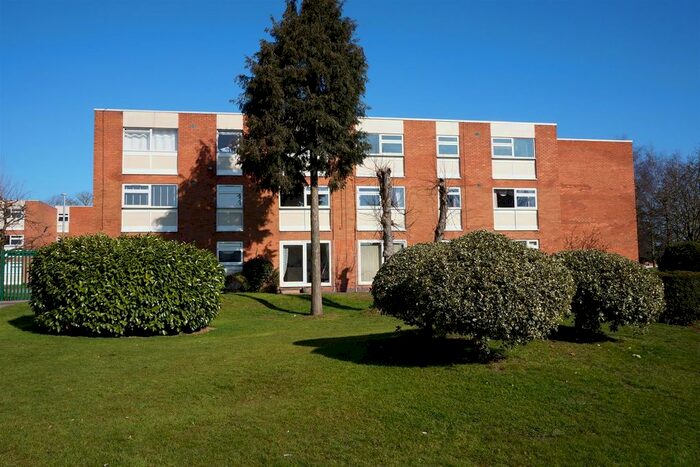 2 Bedroom Flat To Rent In Touchwood Hall Close, Solihull, B91