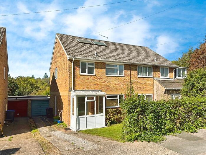 3 Bedroom Semi-Detached House For Sale In Cheshire Close, Salisbury, SP2