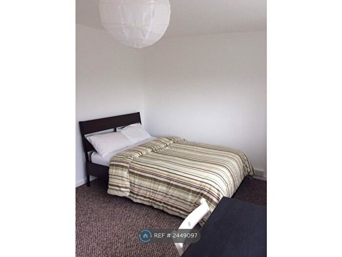 5 Bedroom Terraced House To Rent In Travellers Lane, Hatfield, AL10