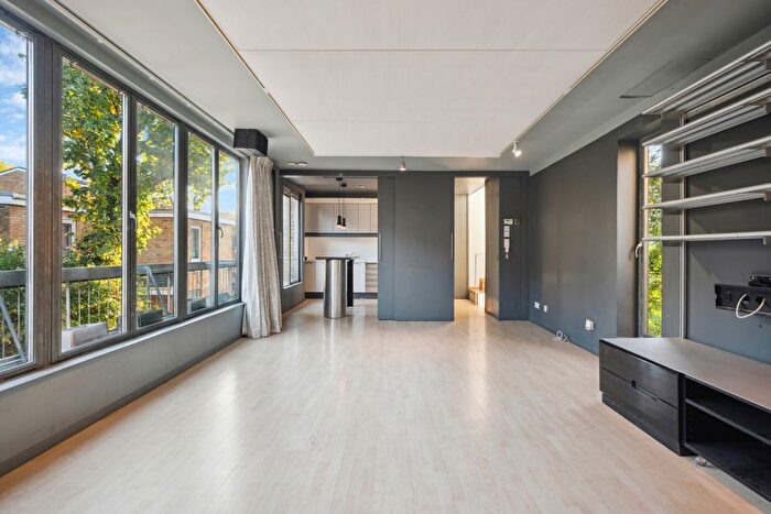 1 Bedroom Mews To Rent In Camden Mews, Camden Square, NW1