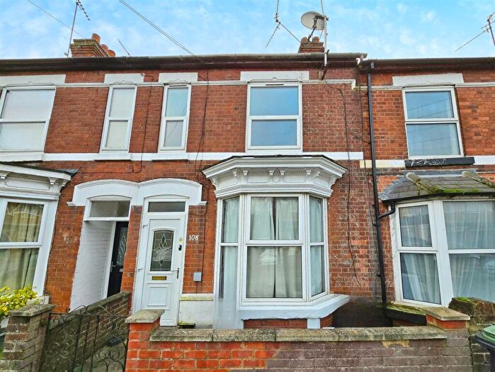 3 Bedroom Terraced House To Rent In Queen Street, Rushden, Northants, NN10