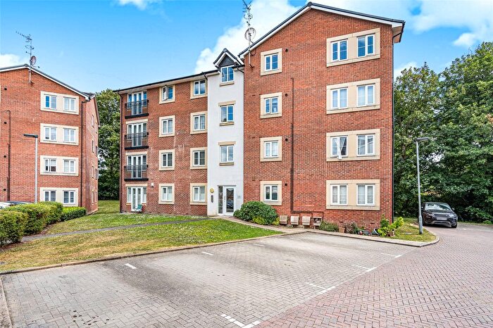 2 Bedroom Flat To Rent In Plantation Close, Bushey, Hertfordshire, WD23