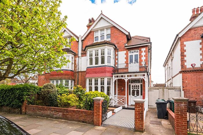 5 Bedroom Semi Detached House For Sale In Pembroke Crescent, Hove, BN3