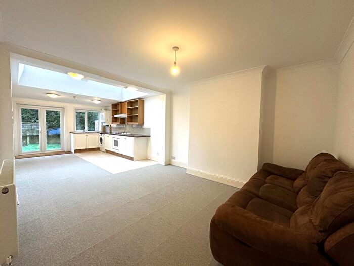 2 Bedroom Flat To Rent In Brookhill Road, New Barnet, EN4