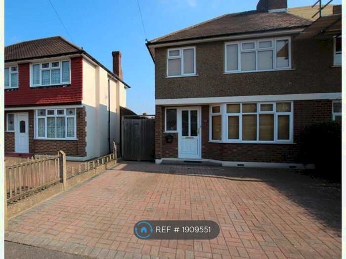 3 Bedroom Semi-Detached House To Rent In Woking, Woking, GU22