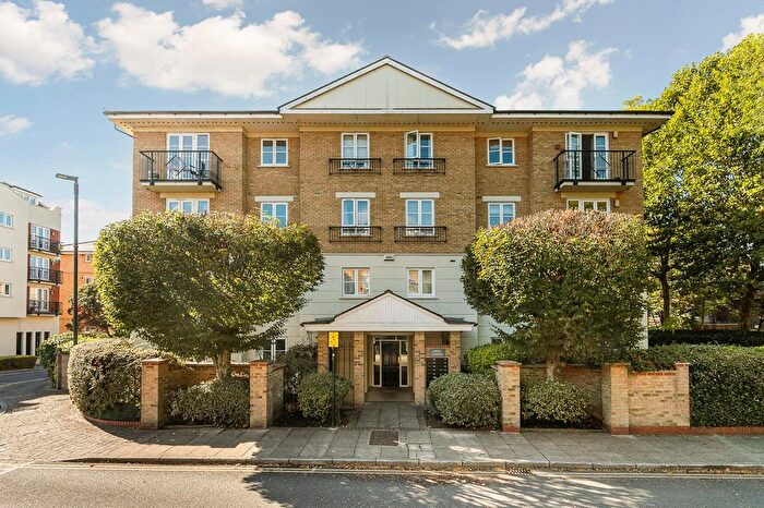2 Bedroom Flat To Rent In Oast Lodge, Corney Reach Way, Chiswick, W4