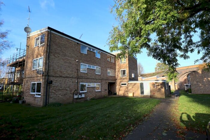 2 Bedroom Flat To Rent In Heath Close, Harpenden AL5