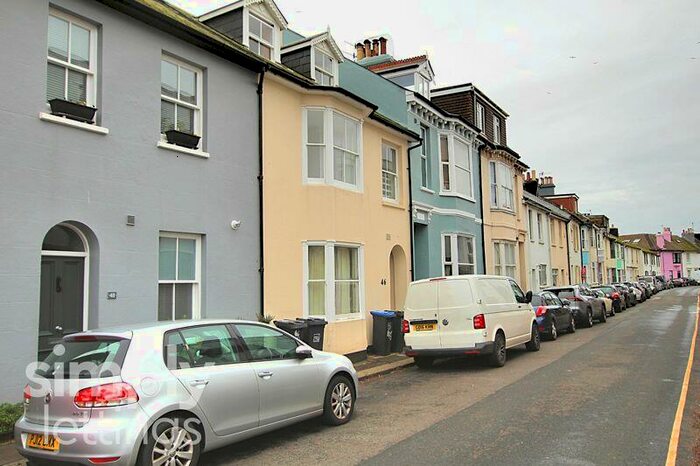 2 Bedroom Flat To Rent In New Road, Shoreham-By-Sea, BN43