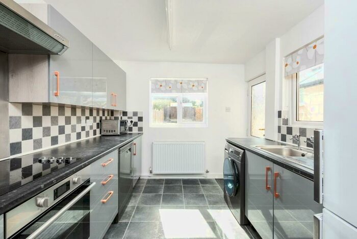 4 Bedroom Terraced House To Rent In Caledonian Road, Bath, BA2
