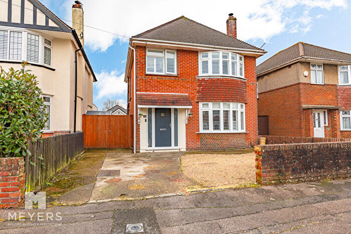 3 Bedroom Detached House For Sale In Romney Road, Redhill, BH10