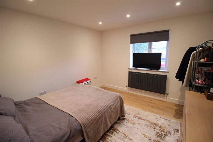 4 Bedroom Detached House For Sale In Beaufort Way, Ewell, Epsom, KT17