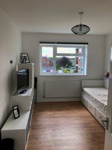 2 Bedroom Apartment To Rent In Barrowfield Lane, Kenilworth, CV8