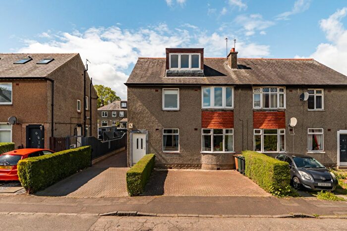 3 Bedroom Flat For Sale In Carrick Knowe Gardens, Edinburgh, EH12