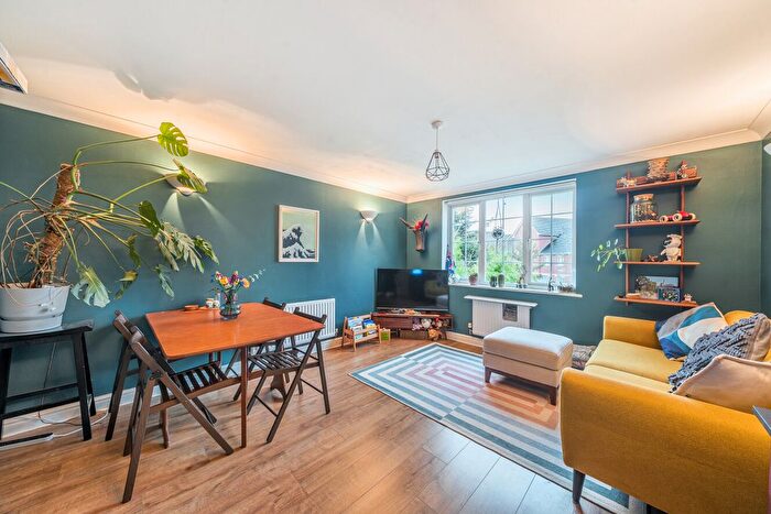 2 Bedroom Flat For Sale In East Road, Colliers Wood, Merton, SW19