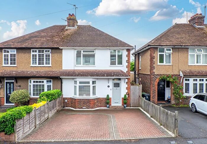 3 Bedroom Semi Detached House For Sale In Heath Grove, Maidstone, ME16