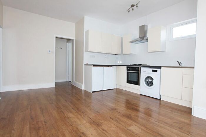 1 Bedroom Flat To Rent In Cranbrook Road, Ilford, Ilford, IG1