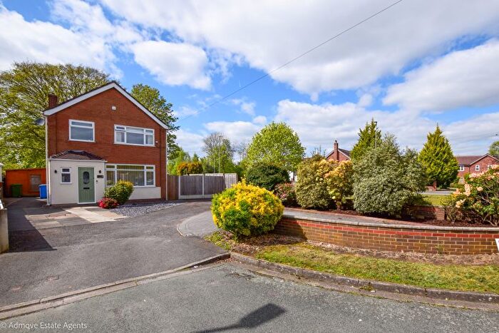 3 Bedroom Detached House For Sale In Tarn Court, Woolston, WA1