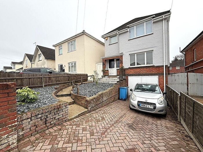 3 Bedroom Detached House For Sale In Cynthia Road, Parkstone, Poole, BH12