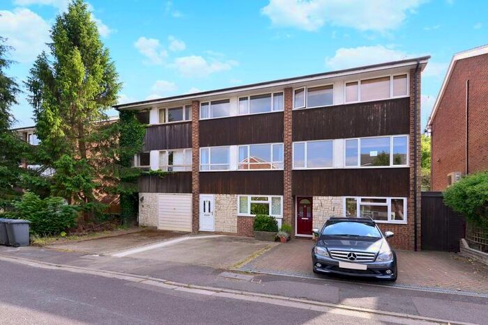 4 Bedroom Terraced House To Rent In Hall Close, Godalming, GU7