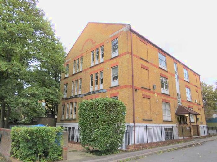 1 Bedroom Apartment To Rent In The Gardens, East Dulwich, SE22