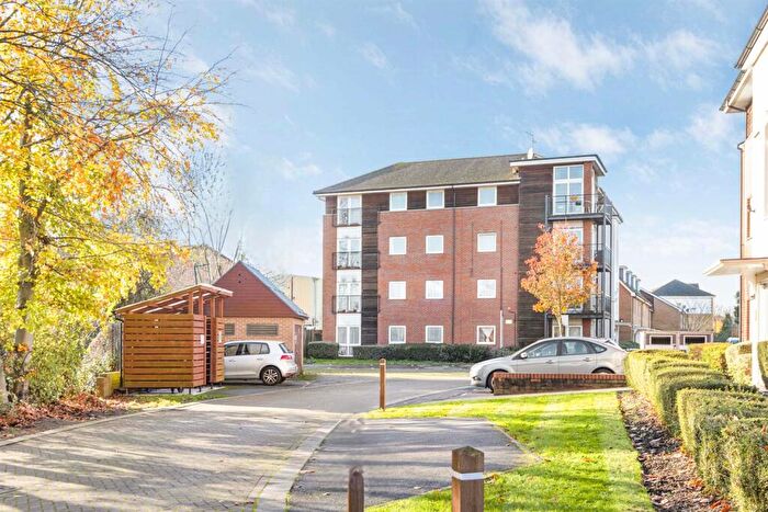 2 Bedroom Apartment To Rent In Mead Close, Caversham, Reading, RG4