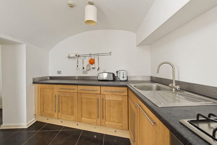 1 Bedroom Flat To Rent In Linden Gardens, London, W2