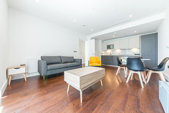 1 Bedroom Apartment To Rent In Harbour Way, London, E14