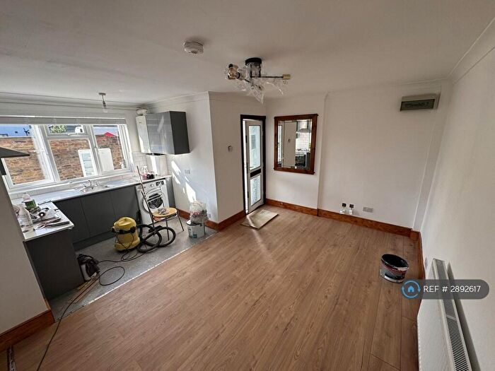 2 Bedroom Flat To Rent In Lakefield Road, London, N22