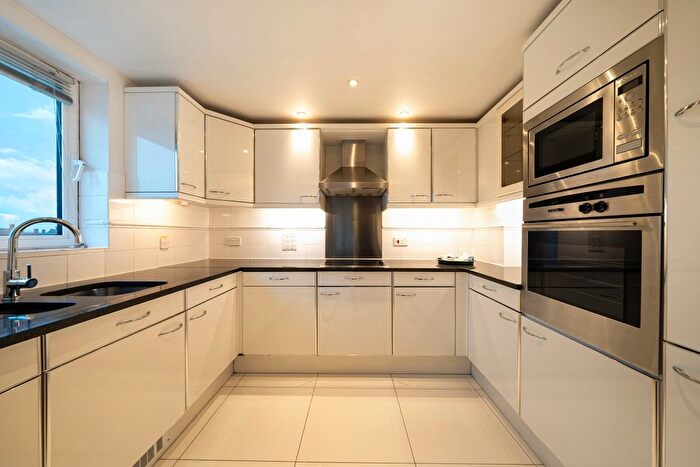 2 Bedroom Flat To Rent In Millennium Quay, SE8