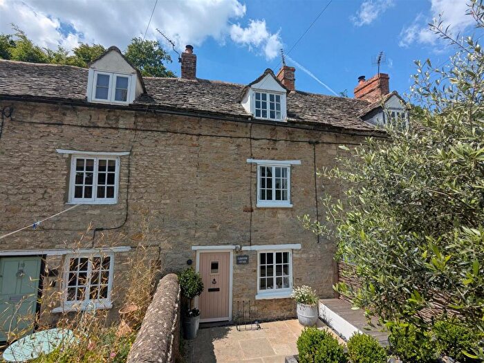 2 Bedroom Cottage For Sale In Manor Road, Woodstock, OX20