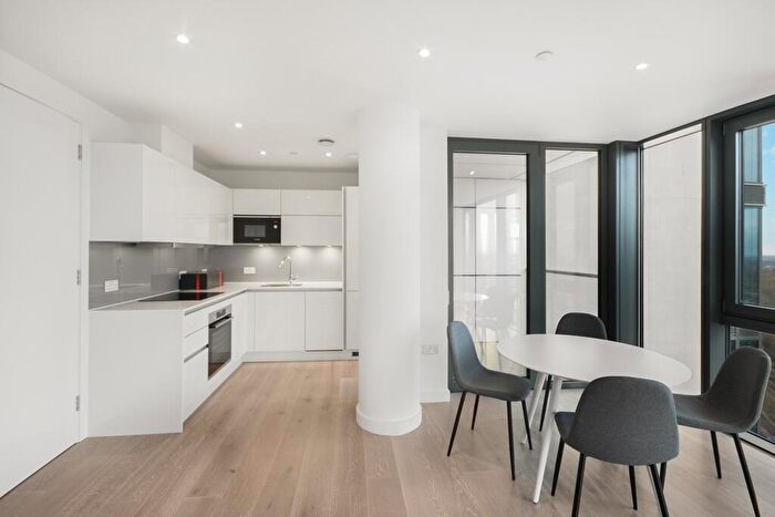 2 Bedroom Flat To Rent In City North Place London, N4