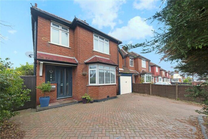 4 Bedroom Detached House To Rent In Terrace Road, Walton-on-Thames, Surrey, KT12