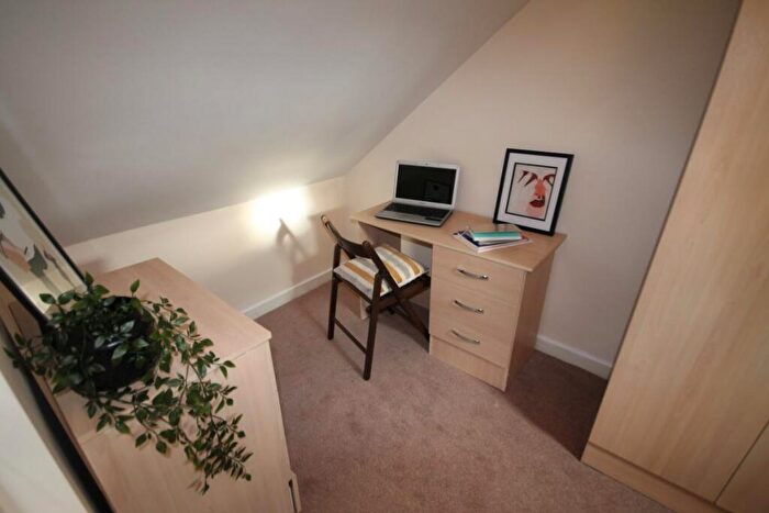 5 Bedroom Flat To Rent In Helmsley Mews, Newcastle Upon Tyne, NE2