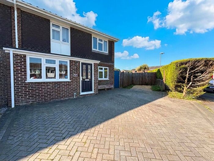 3 Bedroom Semi-Detached House For Sale In Pear Tree Close, Alderholt, SP6