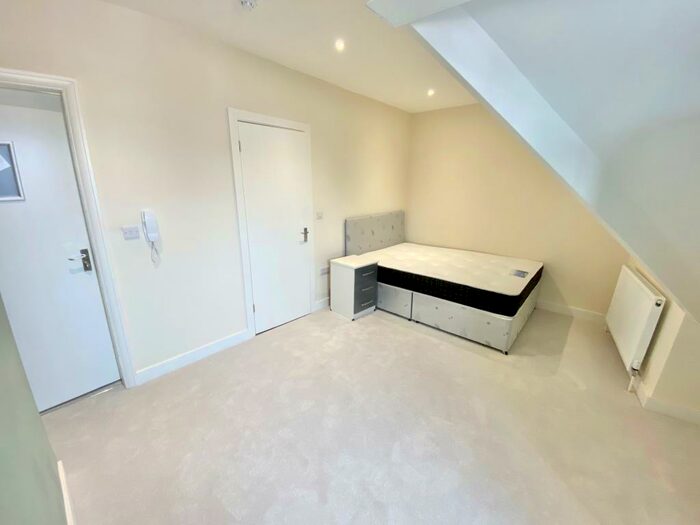 1 Bedroom Apartment To Rent In Glenfield Road, Leicester, LE3