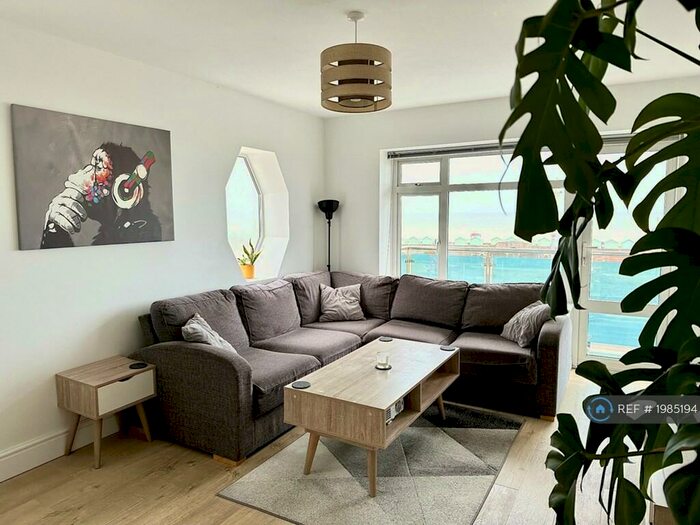 3 Bedroom Flat To Rent In Langdale Court, Hove, BN3