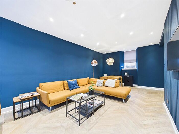 3 Bedroom House To Rent In Sunbury Mews, Edinburgh, Midlothian, EH4