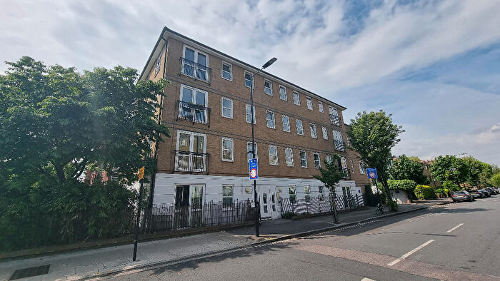2 Bedroom Apartment To Rent In Queensbridge Road, London, E8
