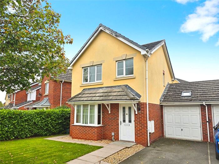 3 Bedroom Detached House For Sale In Parc Hafod, Llanymynech, Shropshire, SY22