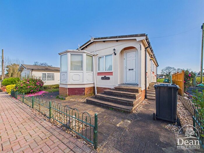 2 Bedroom Park Home For Sale In Coopers Road, Christchurch, Coleford, GL16