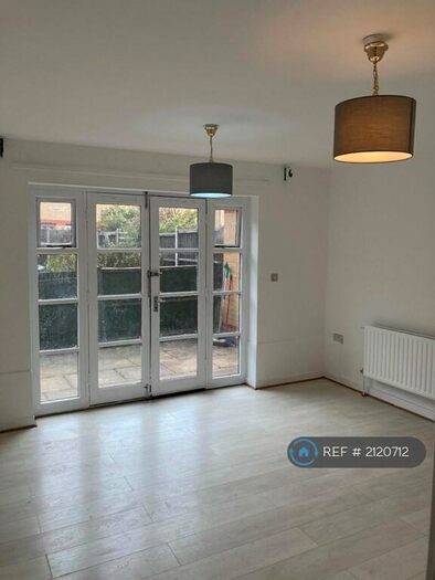 2 Bedroom Flat To Rent In Falmouth Way, London, E17